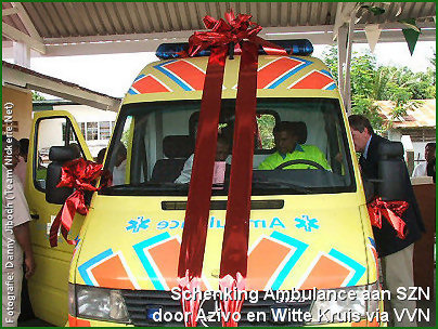09-schenking ambulance nickerie